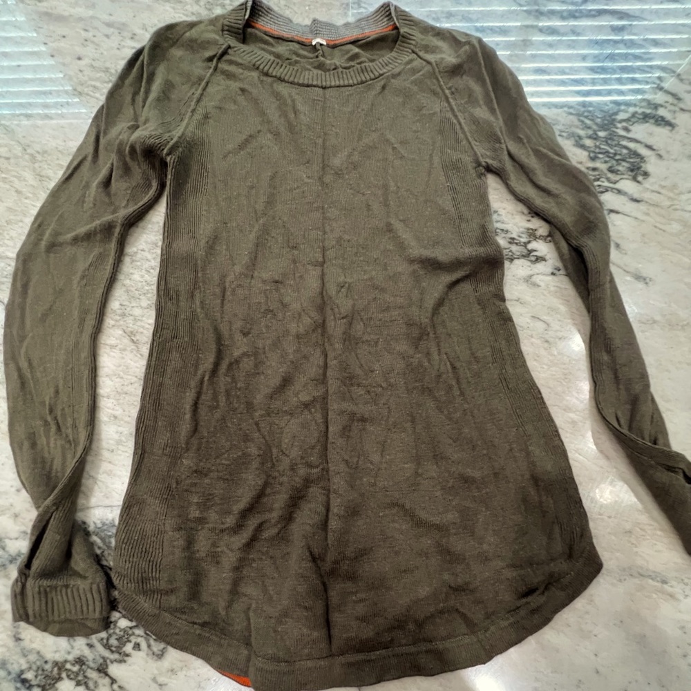 Lululemon Athletica size 2 sweater, thumb holes, gorgeous green khaki color